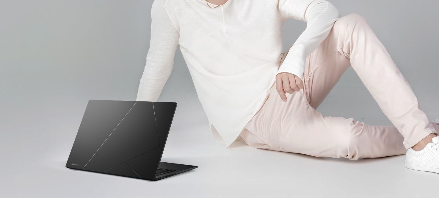 Asus ZenBook 14’’ UM3406GA AI Ryzen-7 445 16GB 1TB Win 11 Home Notebook