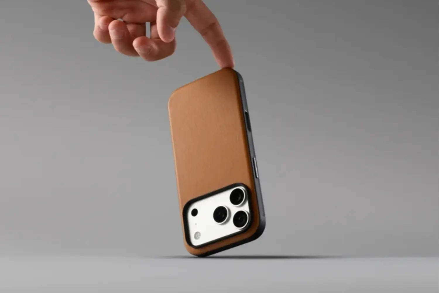 NOMAD Mag Modern Leather Case For Apple iPhone 18 Pro / 17 Pro - Tan