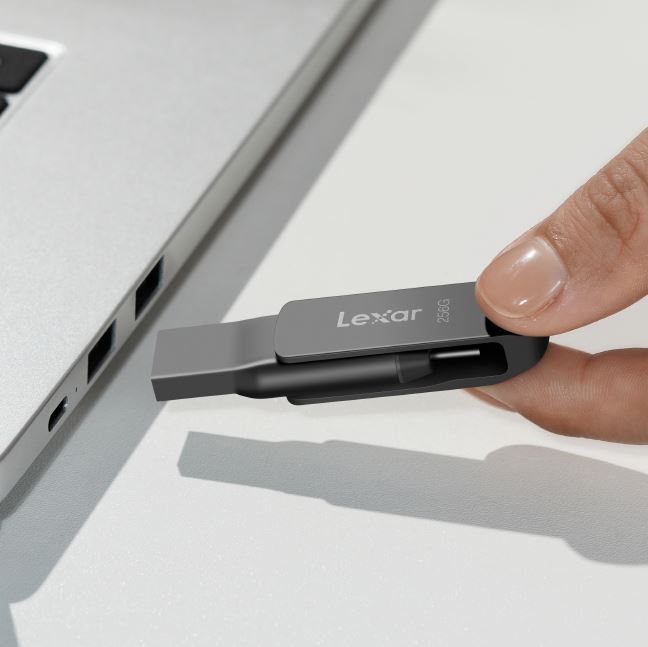 Lexar_JumpDrive_D400_Type_C_32GB_sold_by_Technomobi