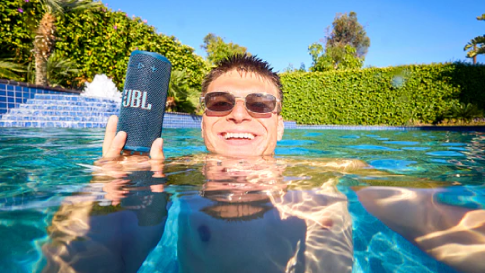 JBL_Grip_Portable_Bluetooth_Speaker_Light_2_