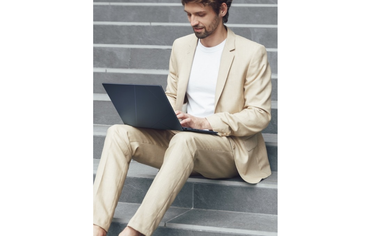 Asus_Zenbook_14_OLED_UX3405CA_14-inch_3K_Laptop_-_Intel_Core_Ultra_9_285H_1TB_SSD_32GB_RAM_2_