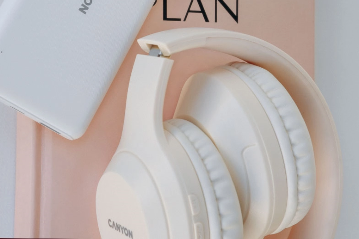 Canyon_Wireless_Headphones_BTHS-3_-_Black_1_