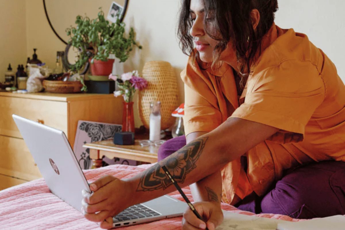 HP_15_15.6-inch_Ryzen_3_7320U_8GB_RAM_256GB_SSD_Windows_11_Home_Laptop_-_Black_2_