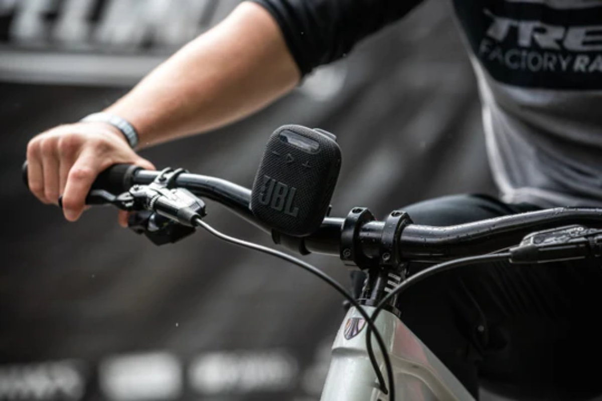 JBL_Wind_3S_Bluetooth_Bicycle_Speaker_-_Blue_1