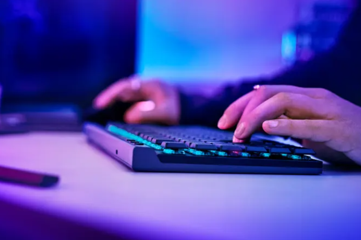Logitech_G515_TKL_LightSpeed_Wireless_Gaming_Keyboard-_Black_1_