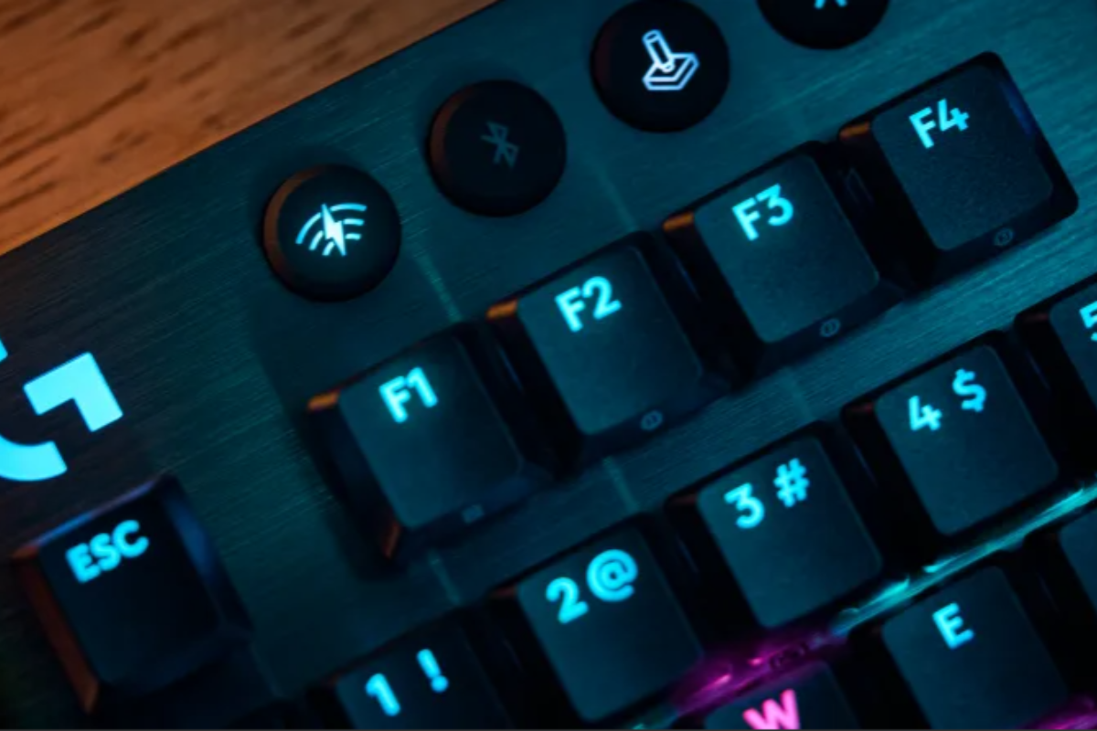 Logitech_G_G915_X_LightSpeed_TKL_Wireless_RGB_Gaming_Keyboard_920-012721_1_
