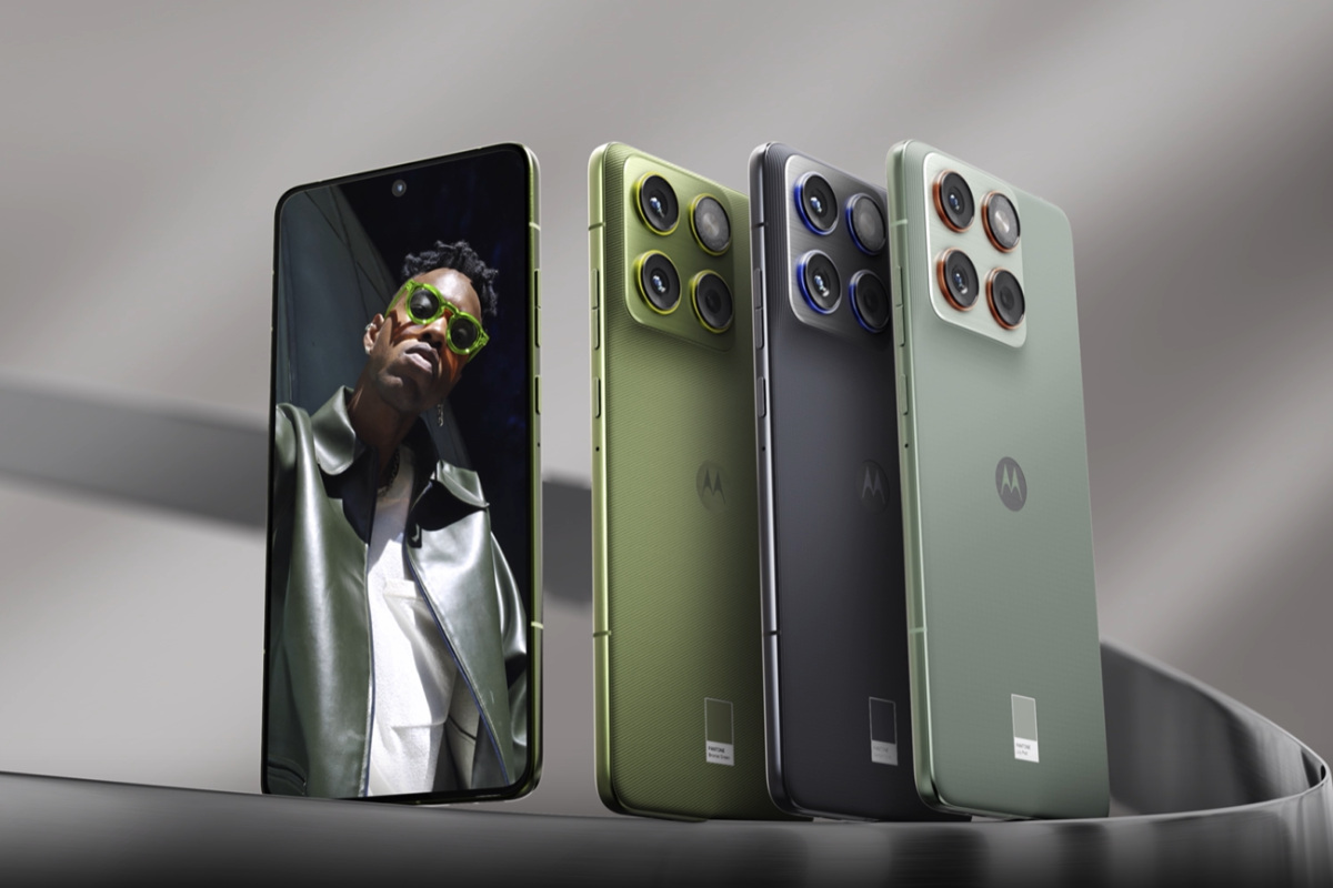Motorola_Edge_70_Swarovski_5G_Dual_Sim_512GB_Moto_Buds_Swarovski_-_Cloud_Dancer_1