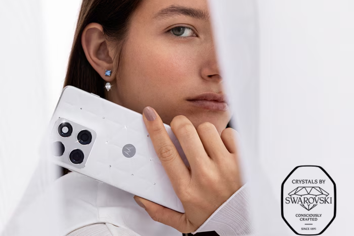 Motorola_Edge_70_Swarovski_5G_Dual_Sim_512GB_Moto_Buds_Swarovski_-_Cloud_Dancer_4_