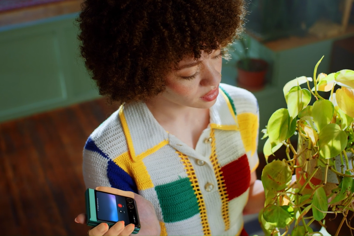 Motorola_Razr_60_Flip_256GB_-_Gibraltar_Sea_8_