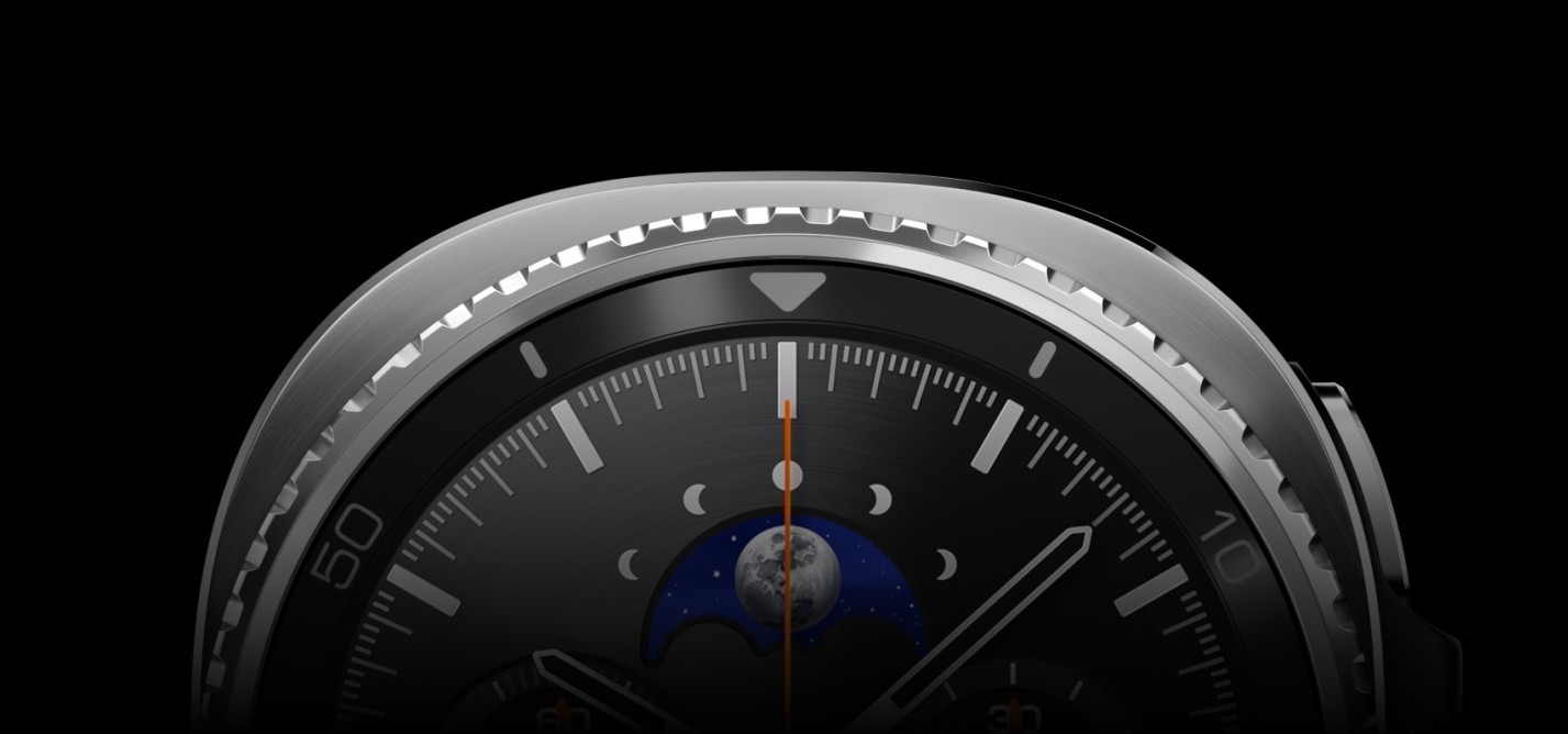 New_Samsung_galaxy_watch_8_classic_with_iconic_Rotating_Bezel_sold_by_Technomobi
